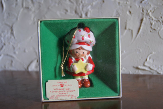 1982 Strawberry Shortcake A SPECIAL TREAT Christmas Tree Ornament By Americard With The Original Box